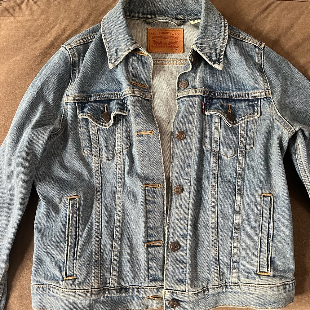 Levi’s denim jacket size M